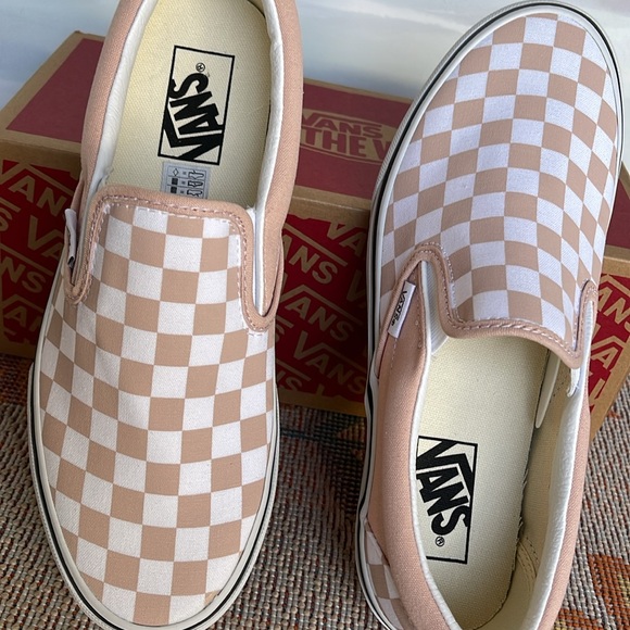 Vans Men’s Classic Slip-On
Color Theory Checkerboard Rose Smoke
VN000BVZBQL SNKR - Picture 12 of 16
